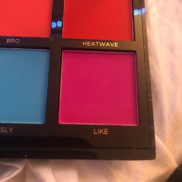 Profusion-NEON eye shadow palette - Picture 7 of 10